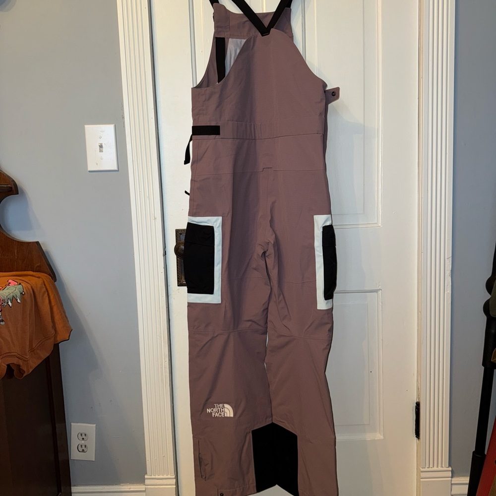 The North Face brand new with tags men’s ski jacket and bibs small - Picture 8 of 10